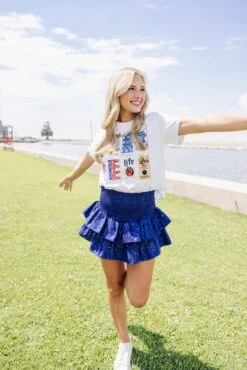 Queen Of Sparkles Red, White & Beer Tee -Queen of Sparkles soelstudio QOSMAY2023 500